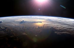 Personal científico aboga por una mirada “cósmica” para preservar la biodiversidad más allá del ciclo de vida solar